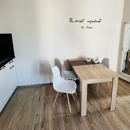 Blue Bay House 게스트하우스 4*