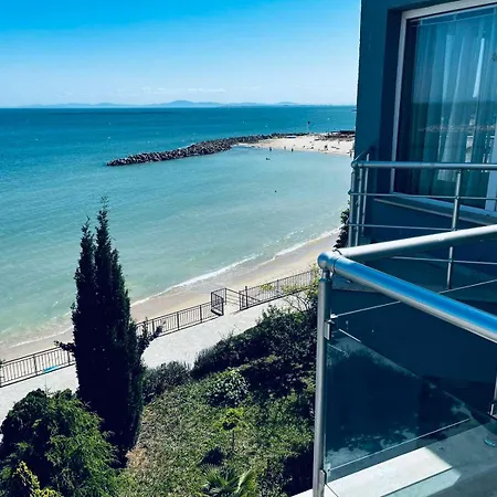 Blue Bay House 게스트하우스 4*