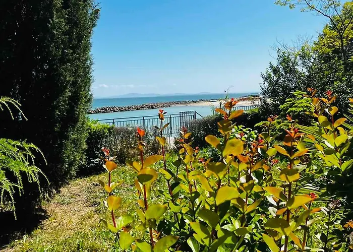 Къща за гости Blue Bay House 4*